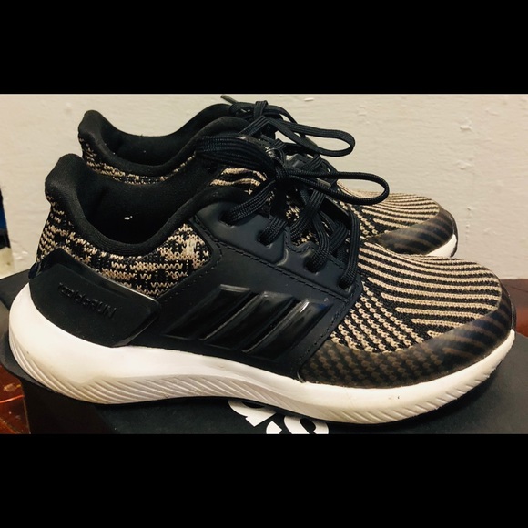 SOLD SOLD SOLD!!!!! TODDLER SNEAKERS - Picture 3 of 4